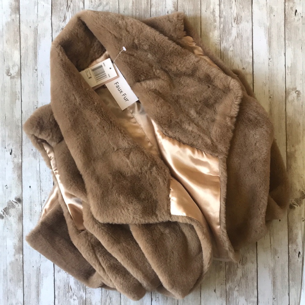 NWT Philosophy faux fur tan and gold lined vest M